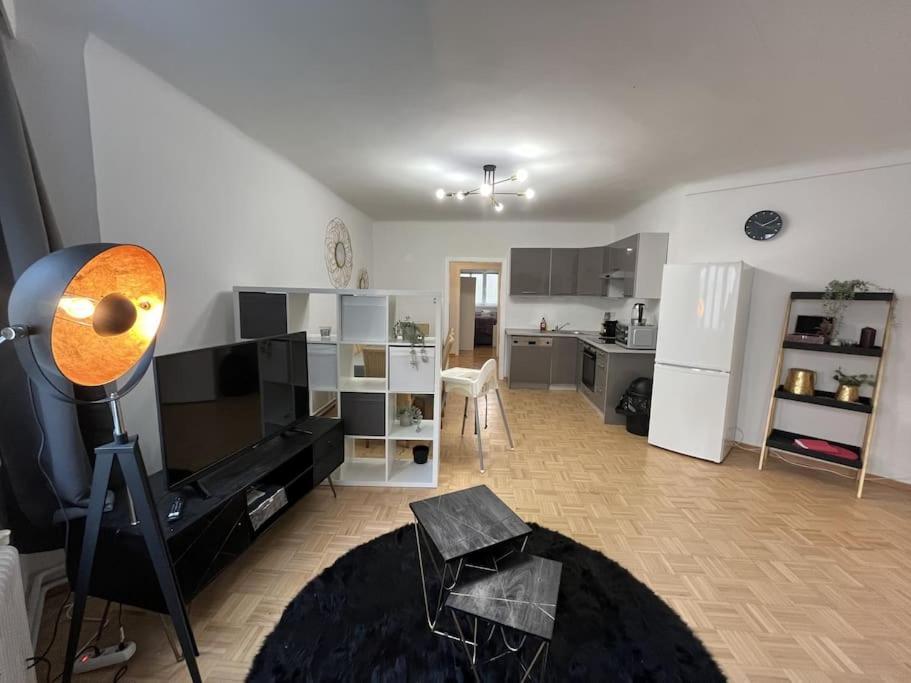 *Luxurious And Spacious Family Apartment* Вена Экстерьер фото