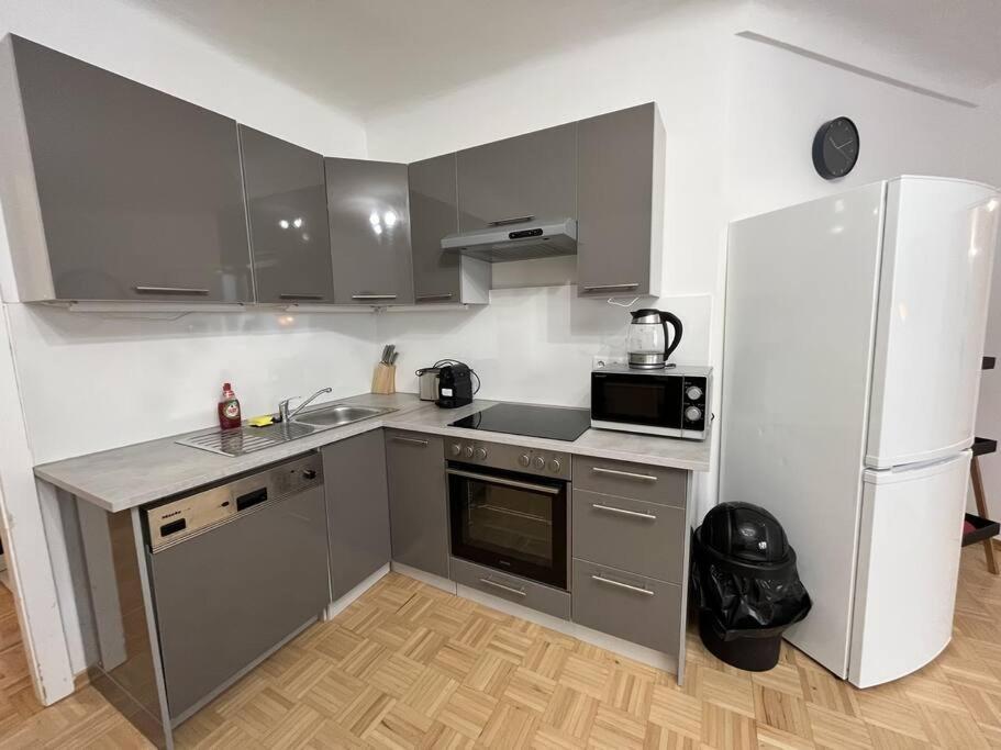 *Luxurious And Spacious Family Apartment* Вена Экстерьер фото